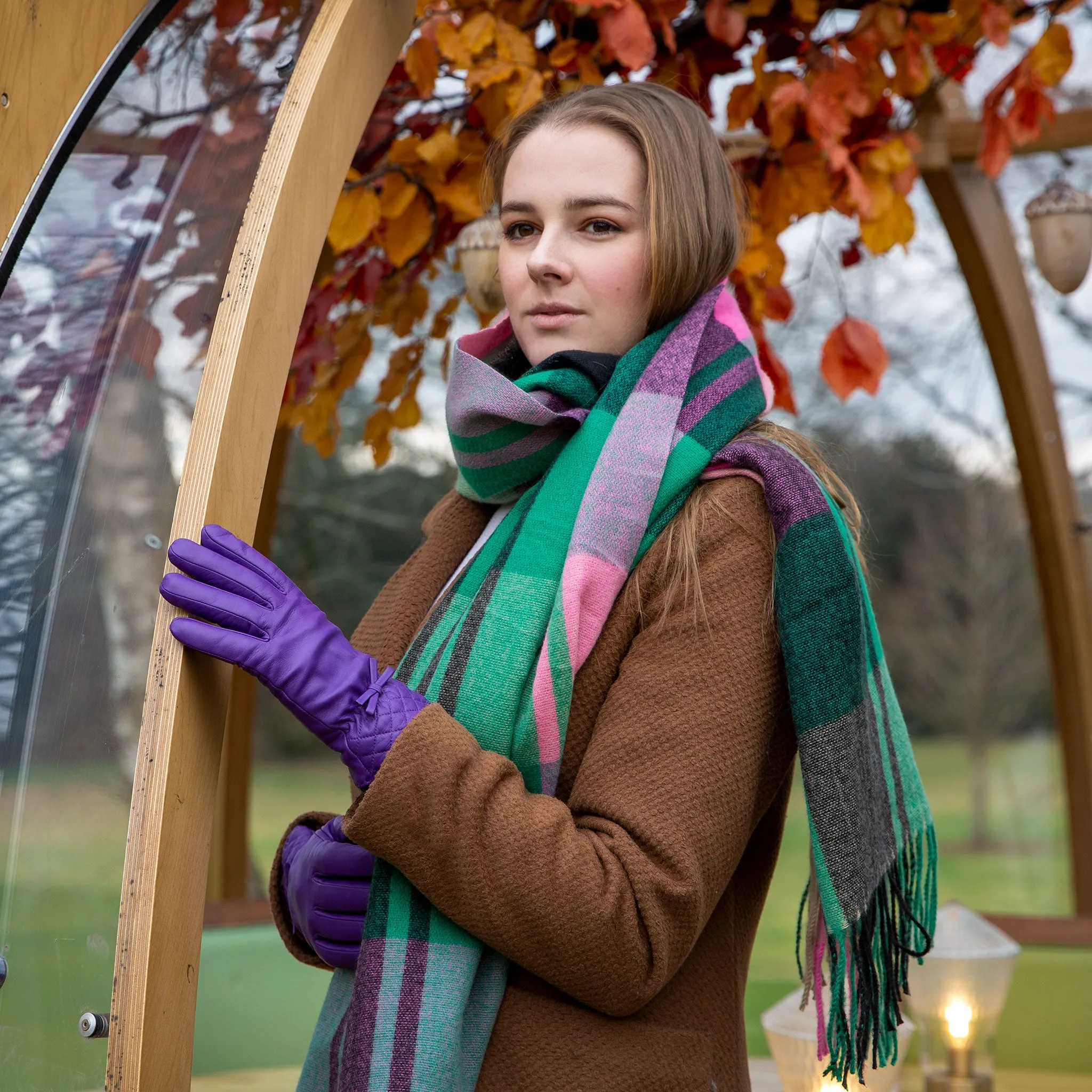 Women’s Wool-Lined Leather Gloves with Quilted Cuffs and Bow